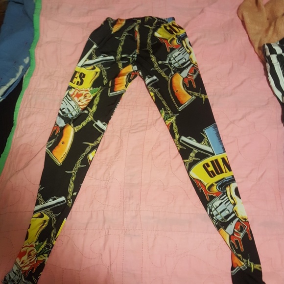 Guns and roses leggings - Picture 2 of 2